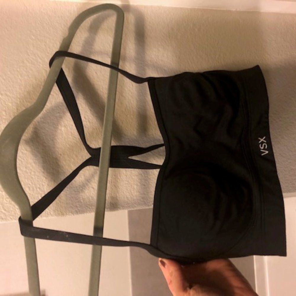 Victoria's Secret Sport: Sports Bra (NEVER USED)